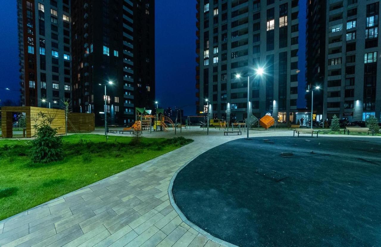 Seven: New Apartment with Designer Renovation on Dnipro Embankment Kyiv Exterior photo